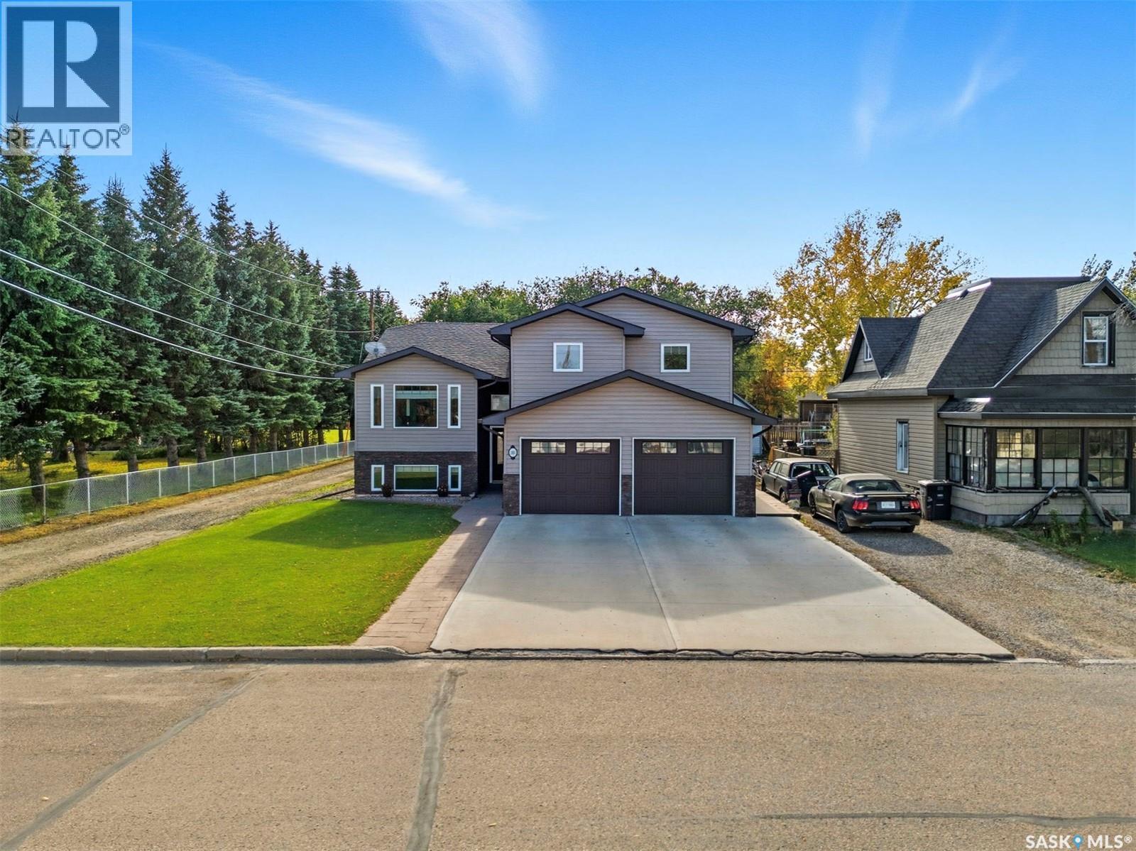 101 6Th Avenue W, Watrous, SK - Outdoor With Facade