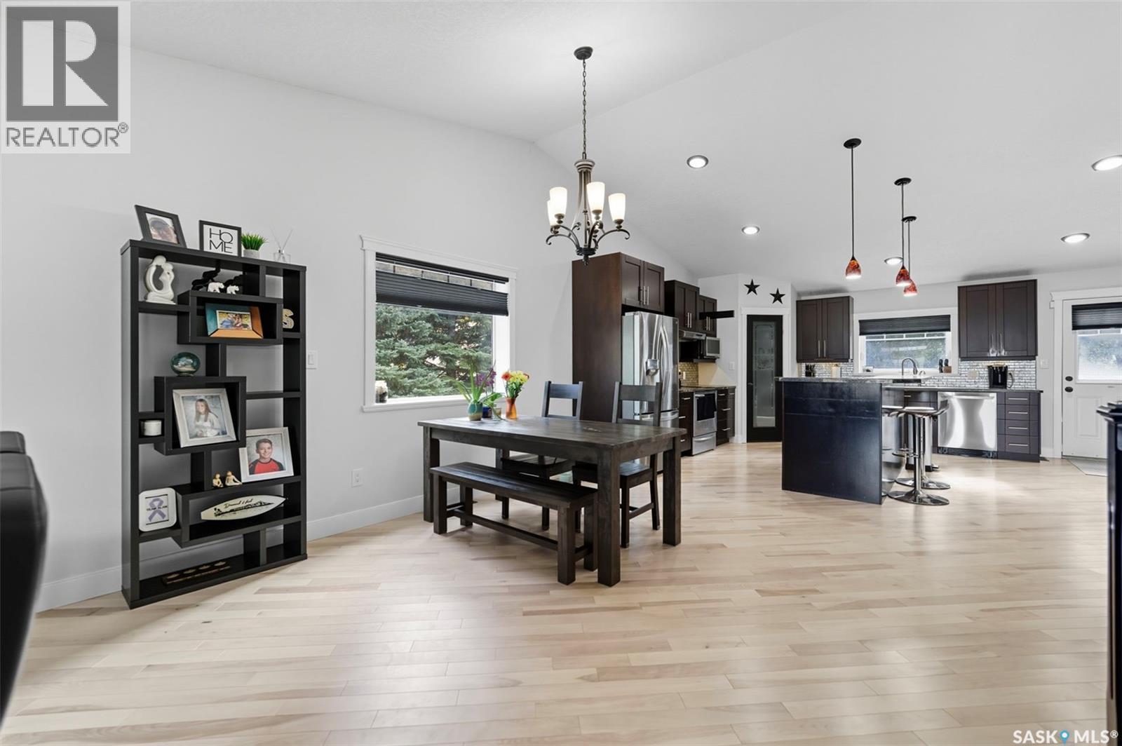 101 6Th Avenue W, Watrous, SK - Indoor