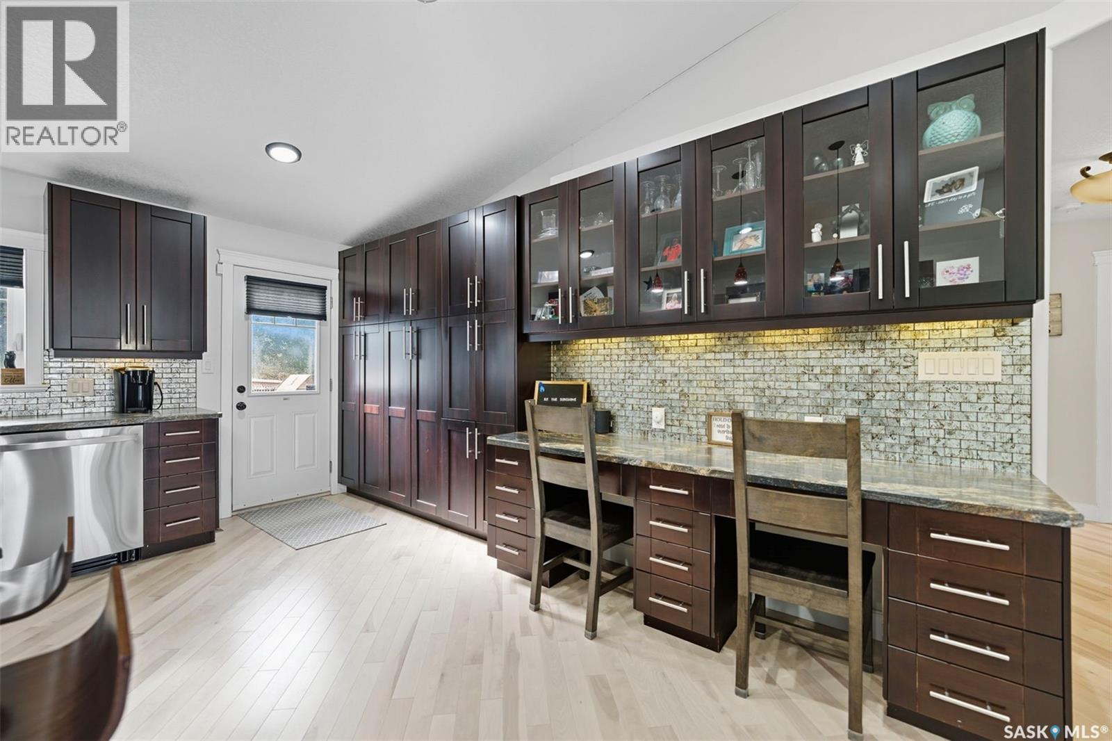 101 6Th Avenue W, Watrous, SK - Indoor