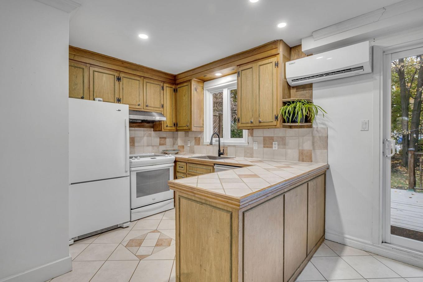 Kitchen - 736 Rue De Sabrevois, Québec (Sainte-Foy/Sillery/Cap-Rouge), QC - Indoor Photo Showing Kitchen