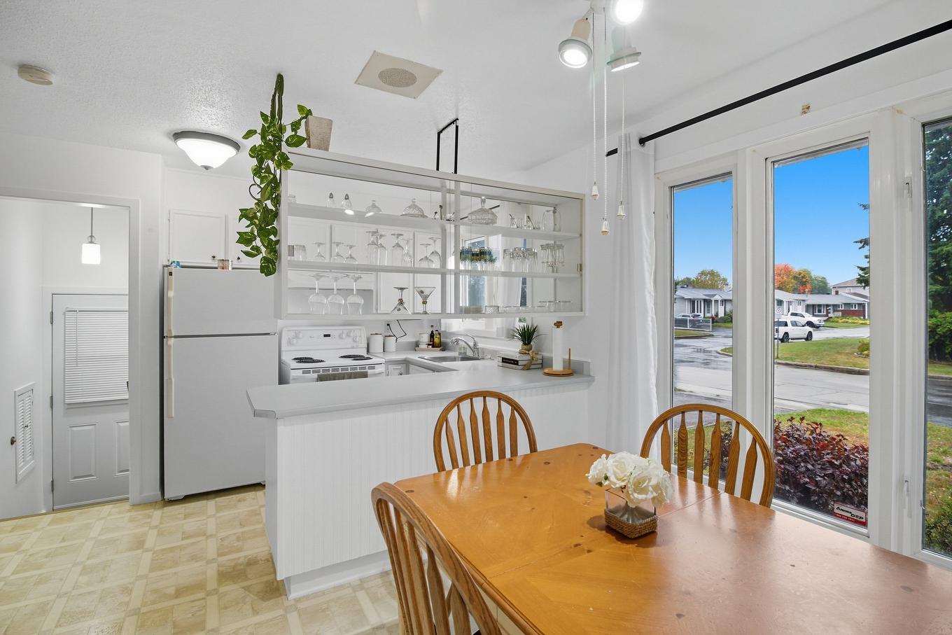 Cuisine - 17 Rue De Bourgogne, Gatineau (Gatineau), QC - Indoor Photo Showing Dining Room