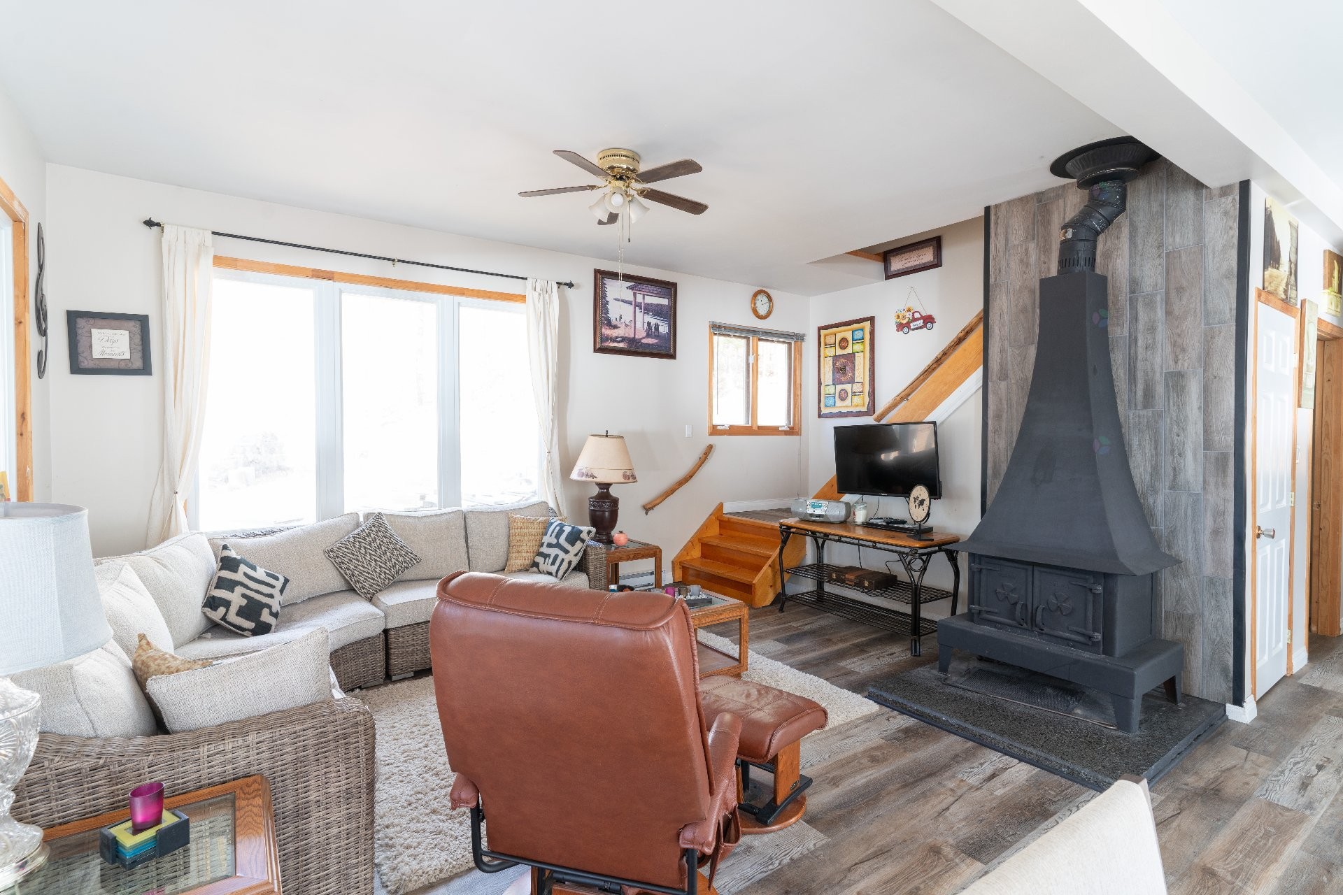 Family Room - 54 Ch. Isok, Waltham, QC - Indoor Photo Showing Living Room