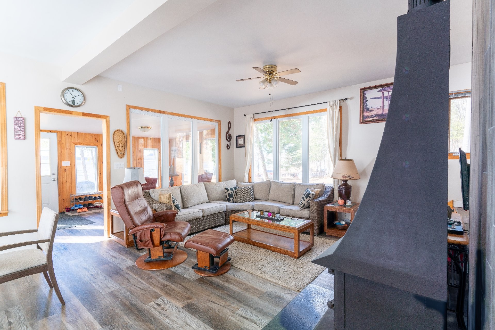 Family Room - 54 Ch. Isok, Waltham, QC - Indoor Photo Showing Living Room