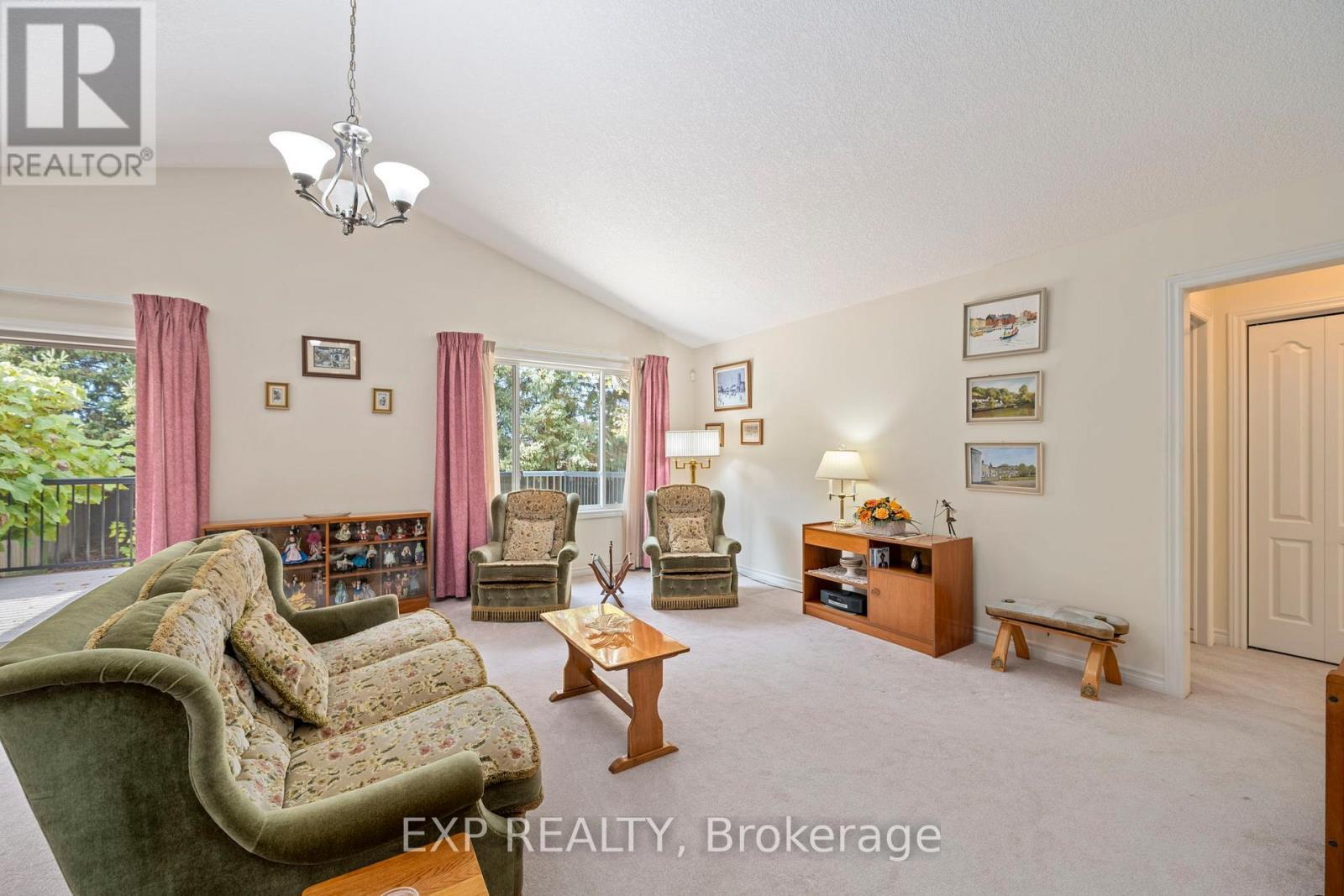 56 Lake Margaret Trail, St. Thomas, ON - Indoor Photo Showing Living Room