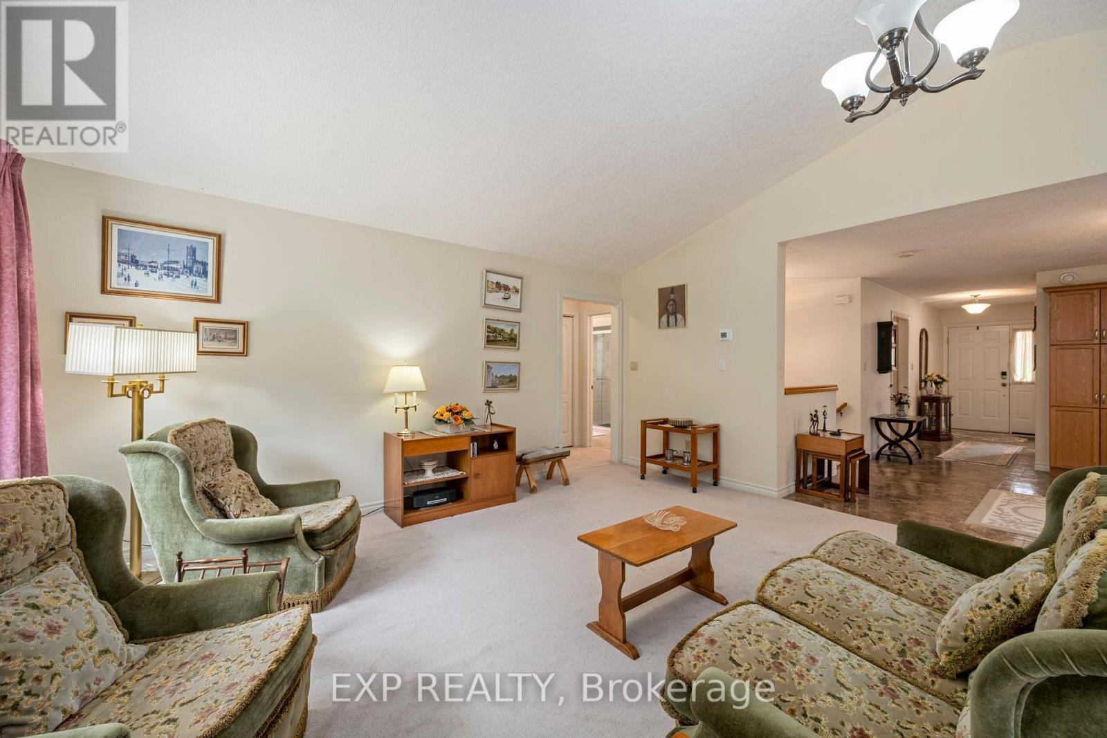 56 Lake Margaret Trail, St. Thomas, ON - Indoor Photo Showing Living Room