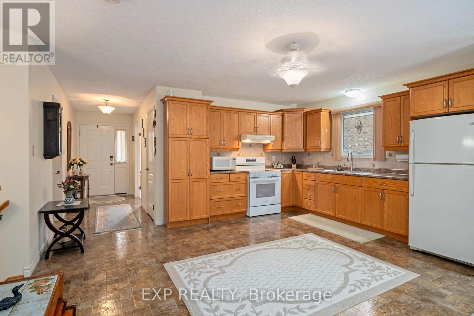 56 Lake Margaret Trail, St. Thomas, ON - Indoor Photo Showing Kitchen With Double Sink