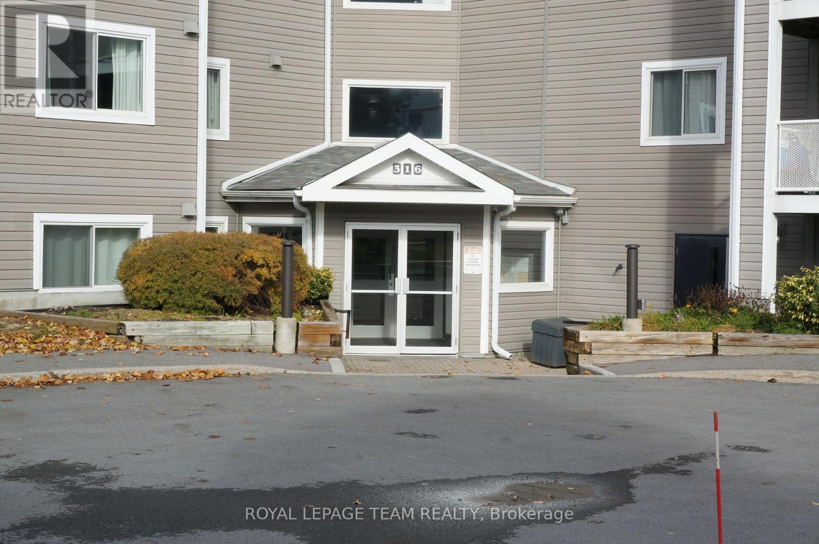 Front Entrance to the building - 217 - 316 Lorry Greenberg Drive, Ottawa, ON - Outdoor