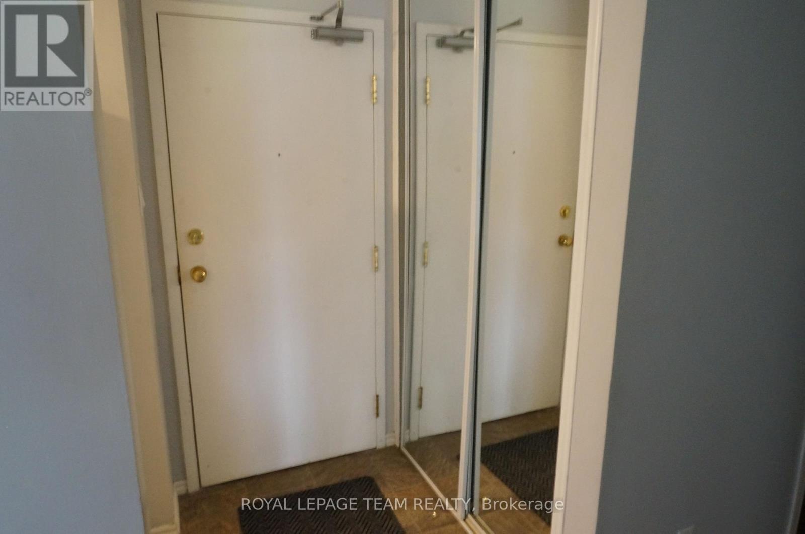 Entrance door and closet with mirror doors - 217 - 316 Lorry Greenberg Drive, Ottawa, ON - Indoor