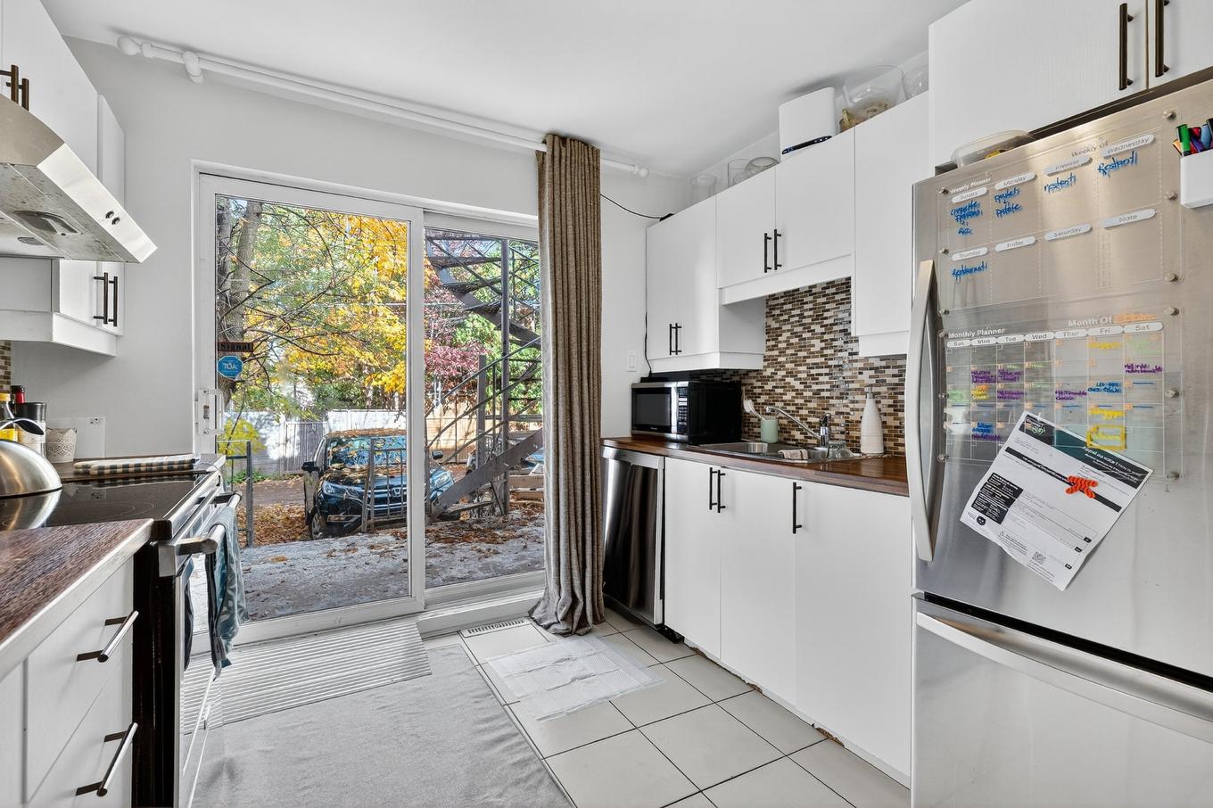 Cuisine - 8385 - 8389 Rue St-Denis, Montréal (Villeray/Saint-Michel/Parc-Extension), QC - Indoor Photo Showing Kitchen