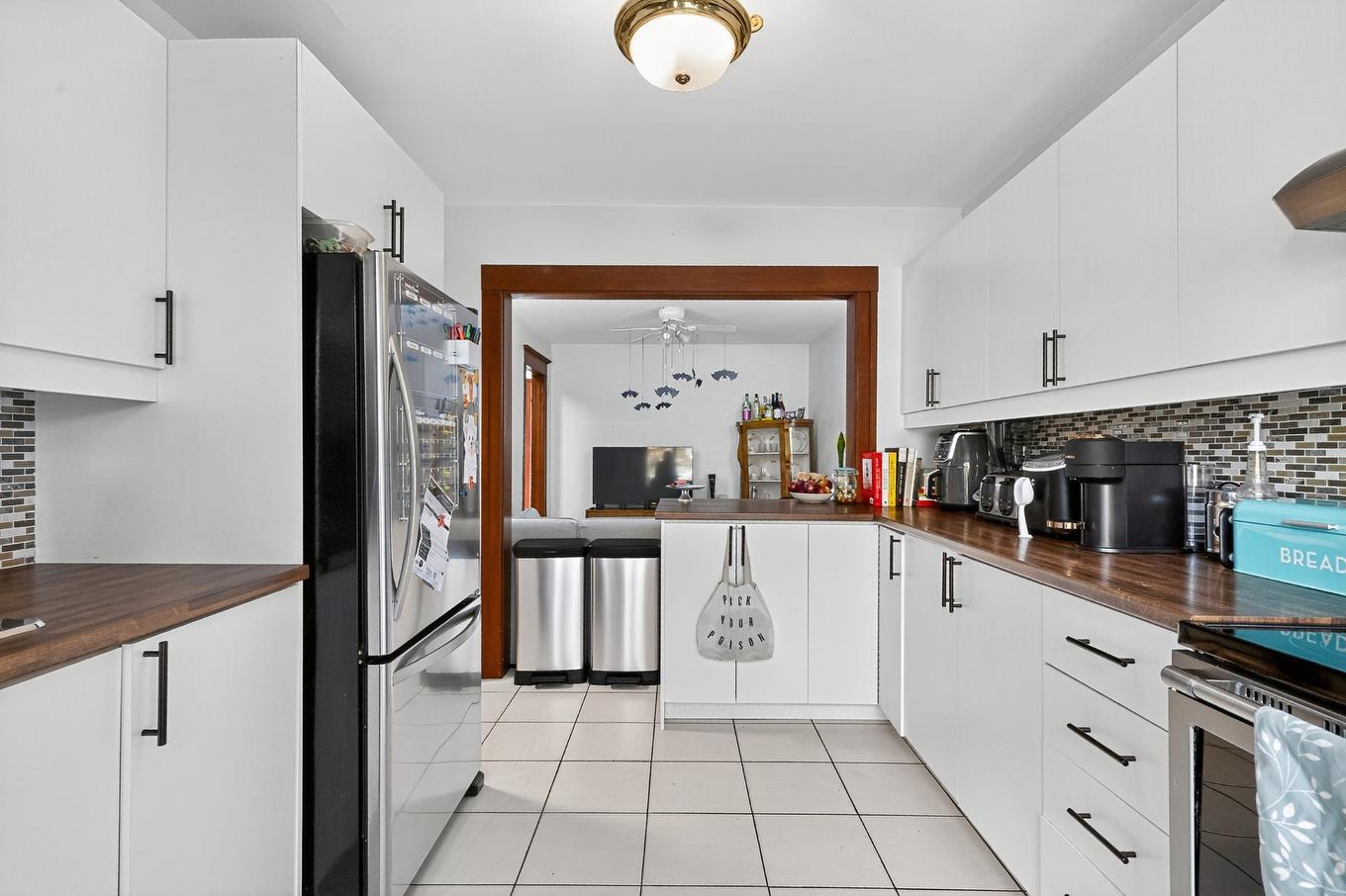 Cuisine - 8385 - 8389 Rue St-Denis, Montréal (Villeray/Saint-Michel/Parc-Extension), QC - Indoor Photo Showing Kitchen