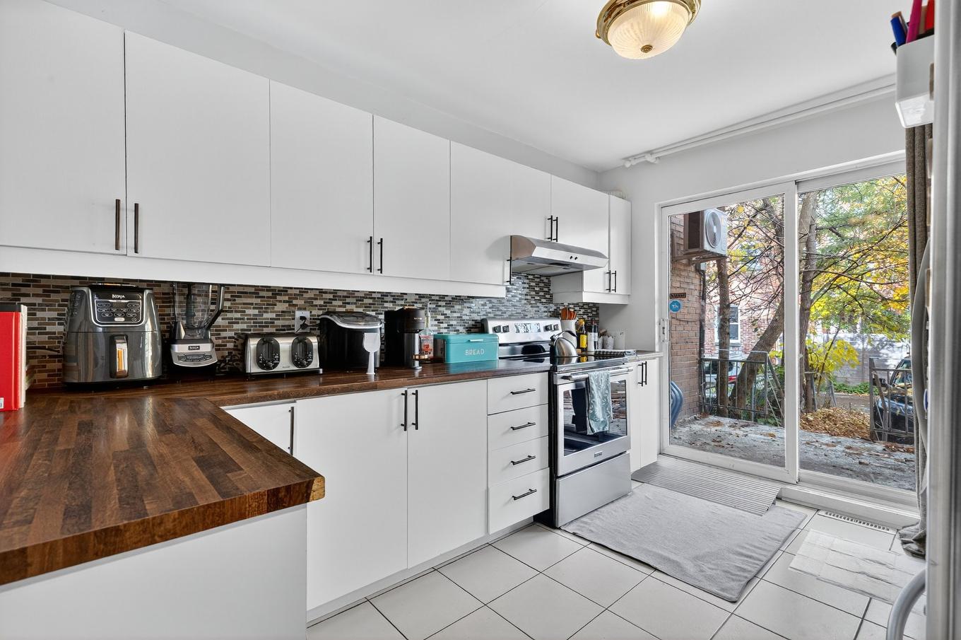 Cuisine - 8385 - 8389 Rue St-Denis, Montréal (Villeray/Saint-Michel/Parc-Extension), QC - Indoor Photo Showing Kitchen