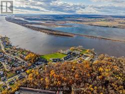 Unobstructed views of the Ottawa River -