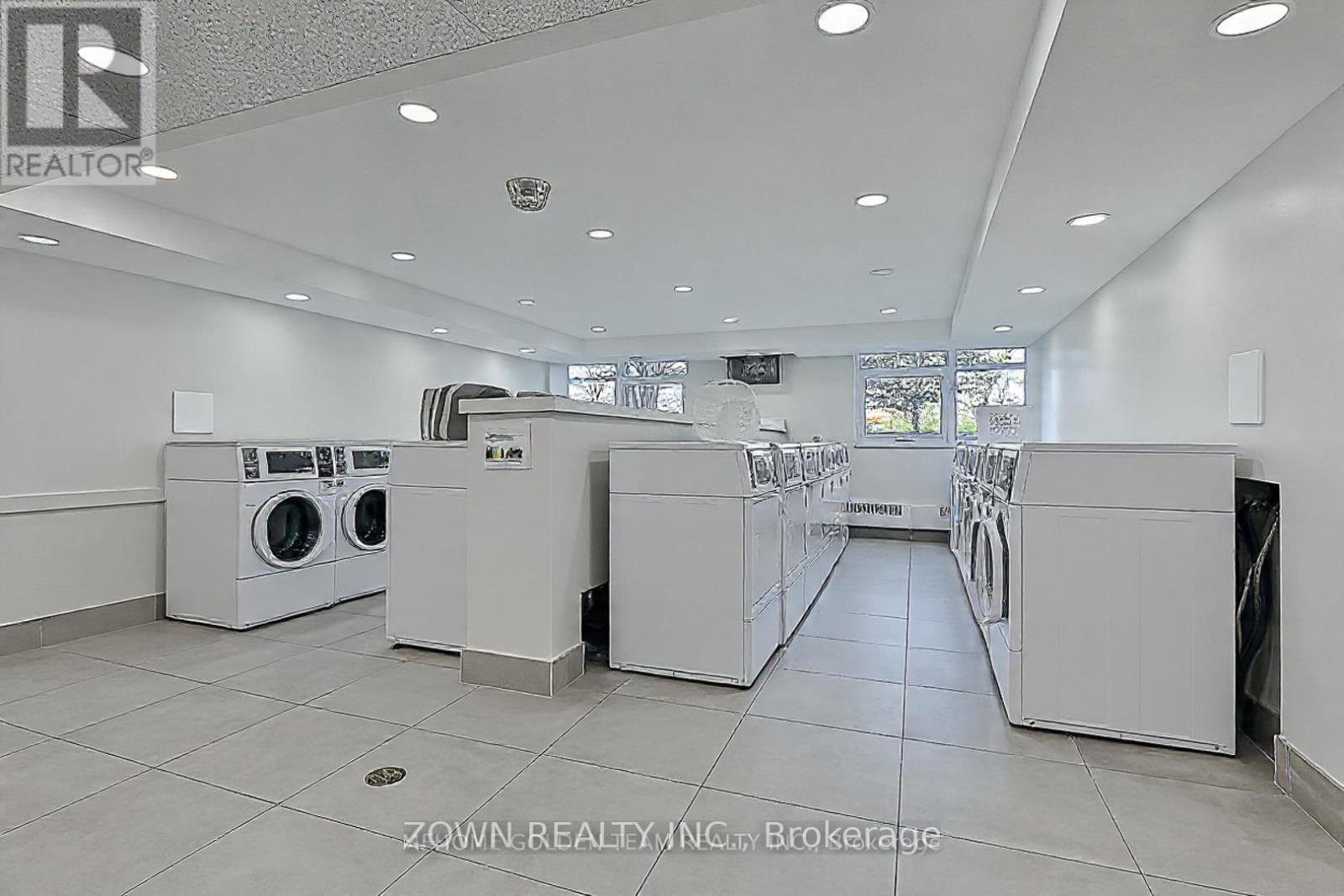 602 - 100 Echo Point, Toronto, ON - Indoor Photo Showing Laundry Room