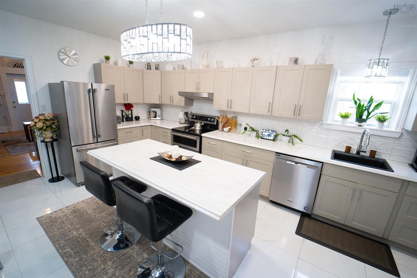 33 Pleasant Street, Parrsboro, NS