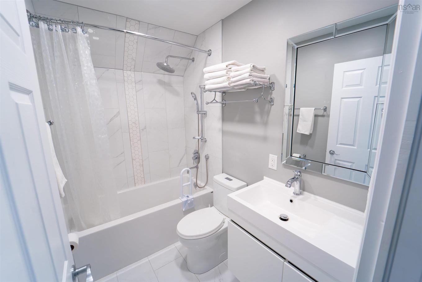 33 Pleasant Street, Parrsboro, NS