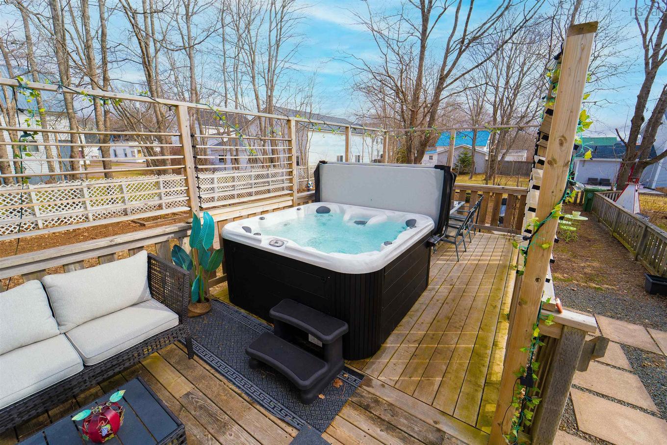 33 Pleasant Street, Parrsboro, NS