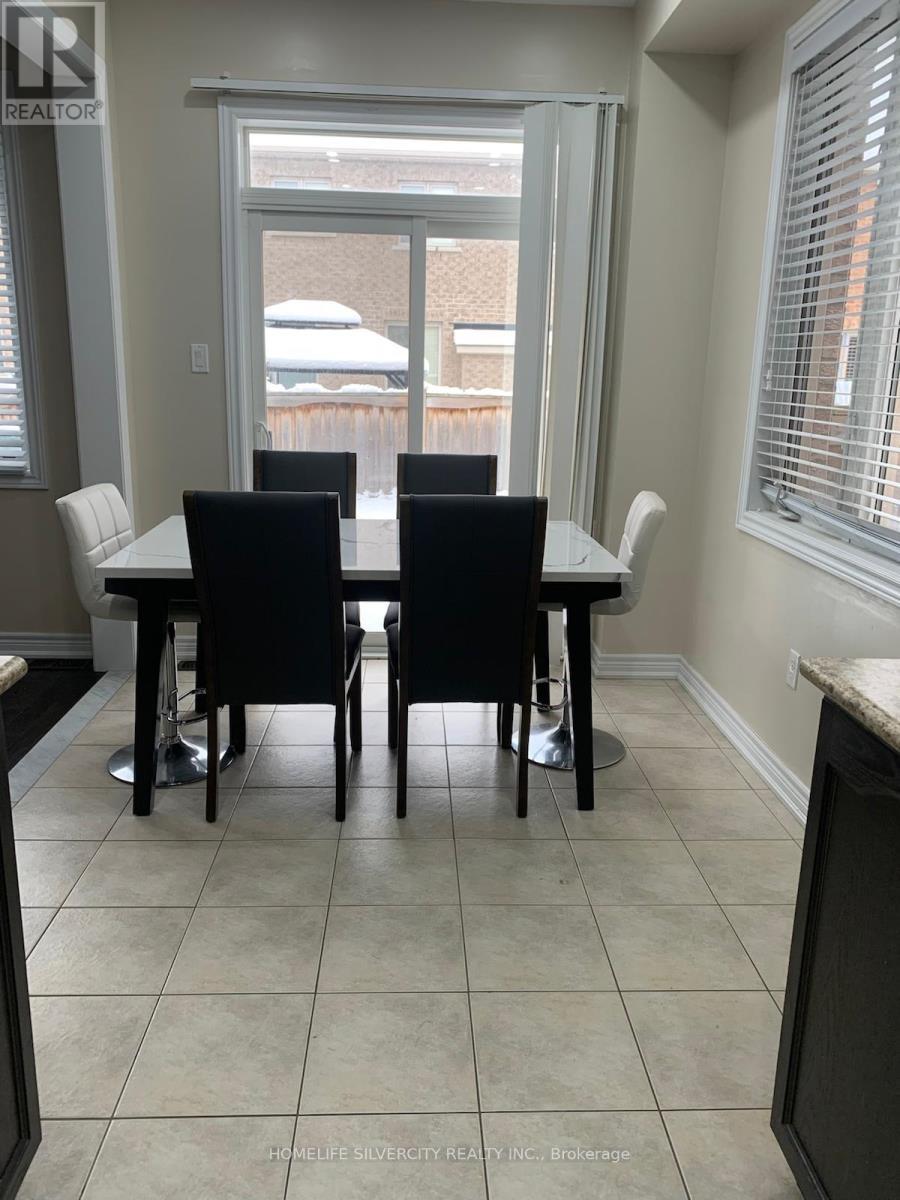 5 Almond Street, Brampton, ON - Indoor Photo Showing Dining Room