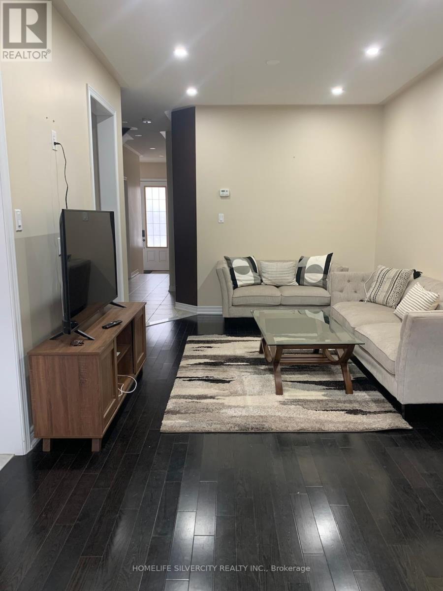 5 Almond Street, Brampton, ON - Indoor