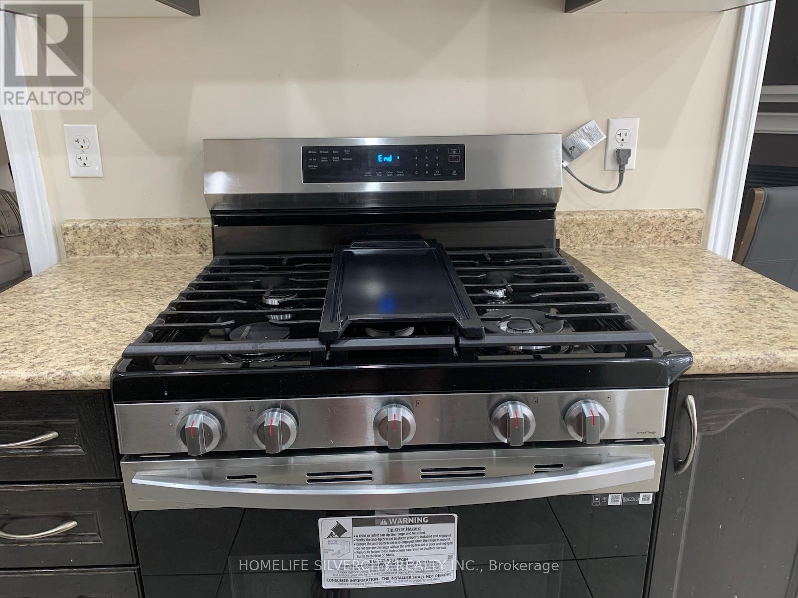 5 Almond Street, Brampton, ON - Indoor Photo Showing Kitchen
