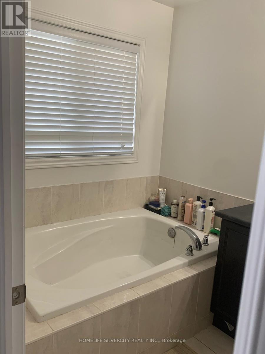 5 Almond Street, Brampton, ON - Indoor Photo Showing Bathroom