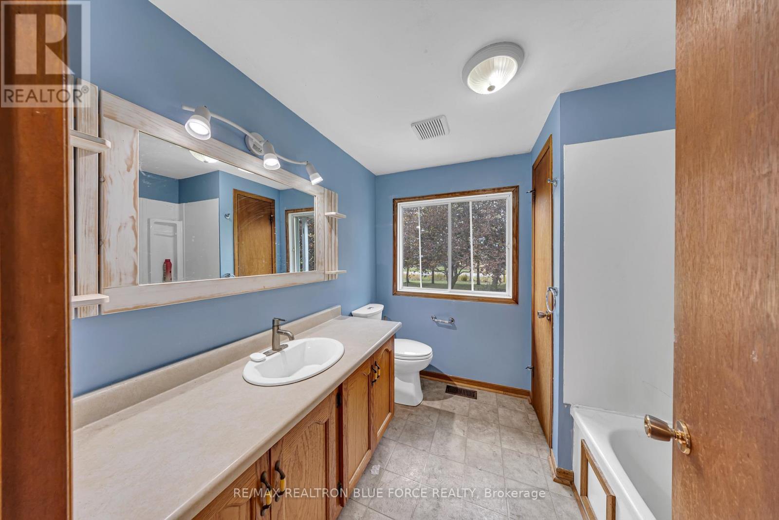 915 Lorraine Road, Port Colborne, ON