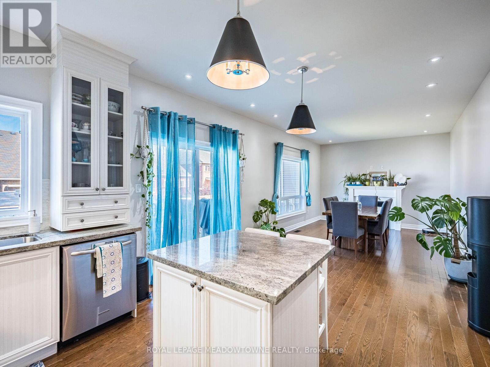 543 Wansbrough Way, Shelburne, ON - Indoor Photo Showing Kitchen