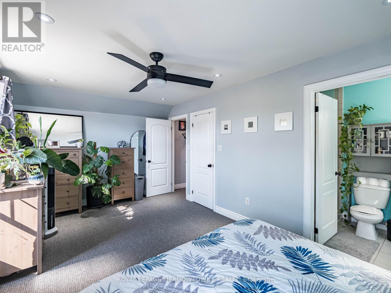 Primary bedroom with 3 piece ensuite - 543 Wansbrough Way, Shelburne, ON - Indoor Photo Showing Bedroom