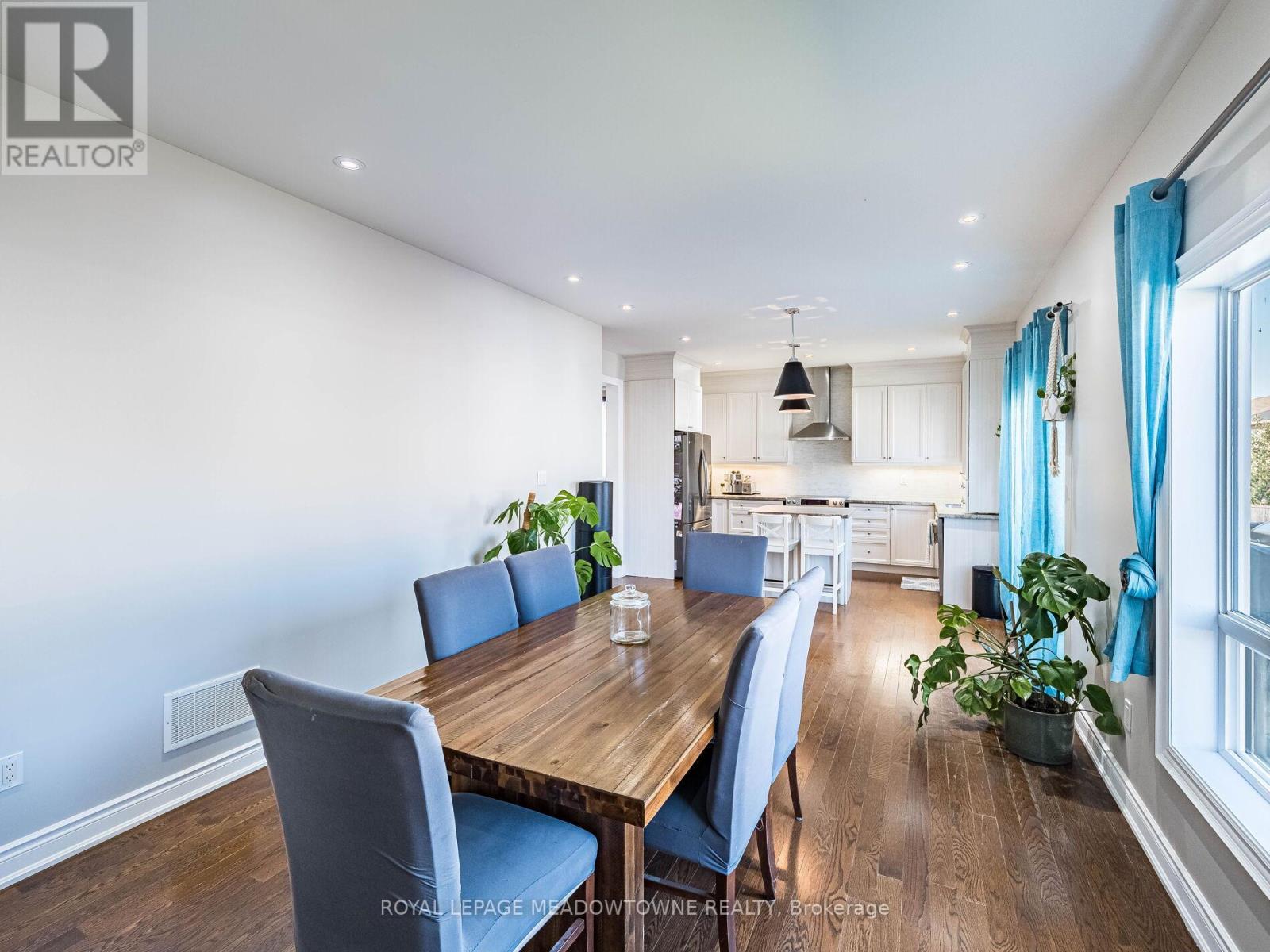 543 Wansbrough Way, Shelburne, ON - Indoor Photo Showing Dining Room