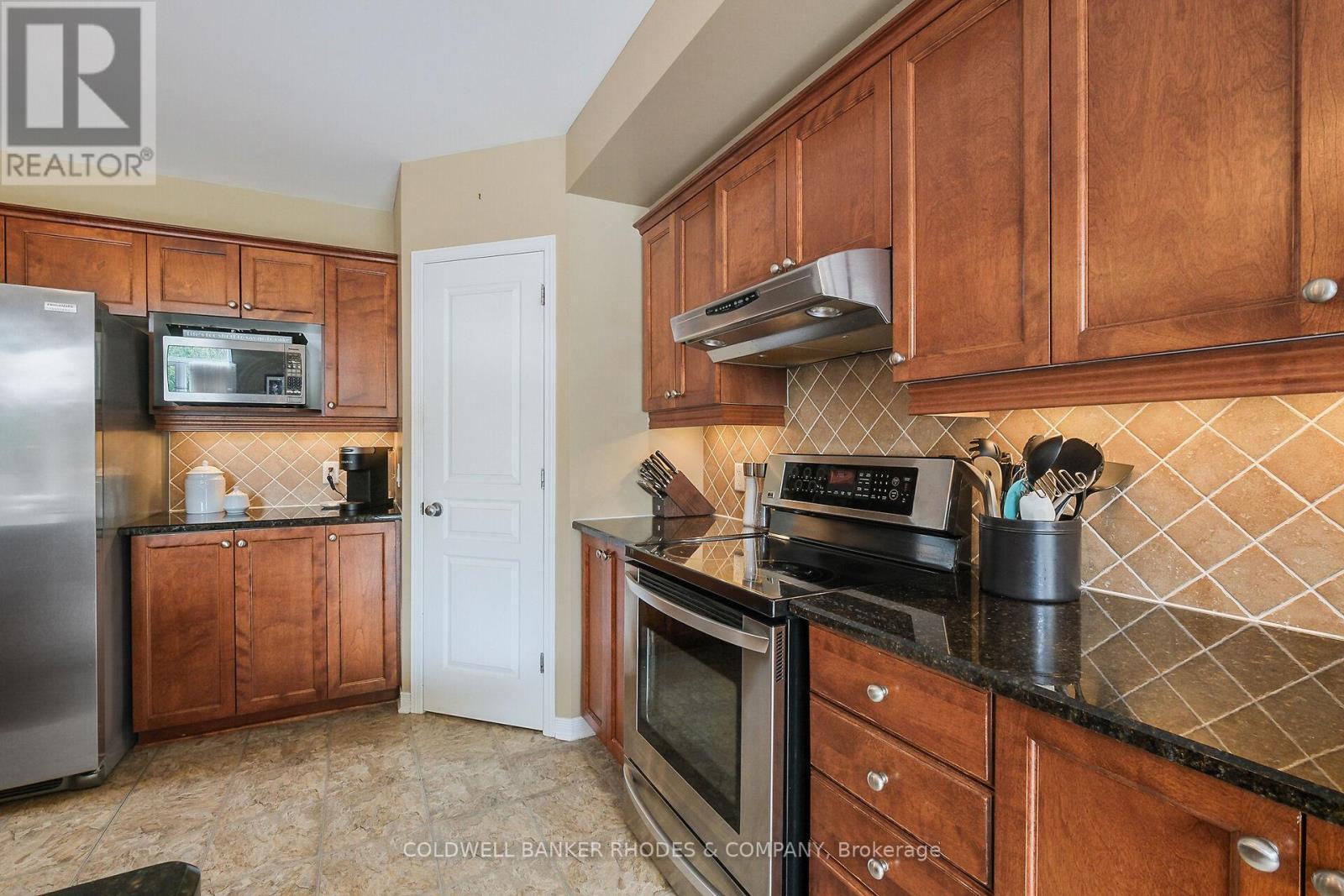 175 Destiny Private, Ottawa, ON - Indoor Photo Showing Kitchen