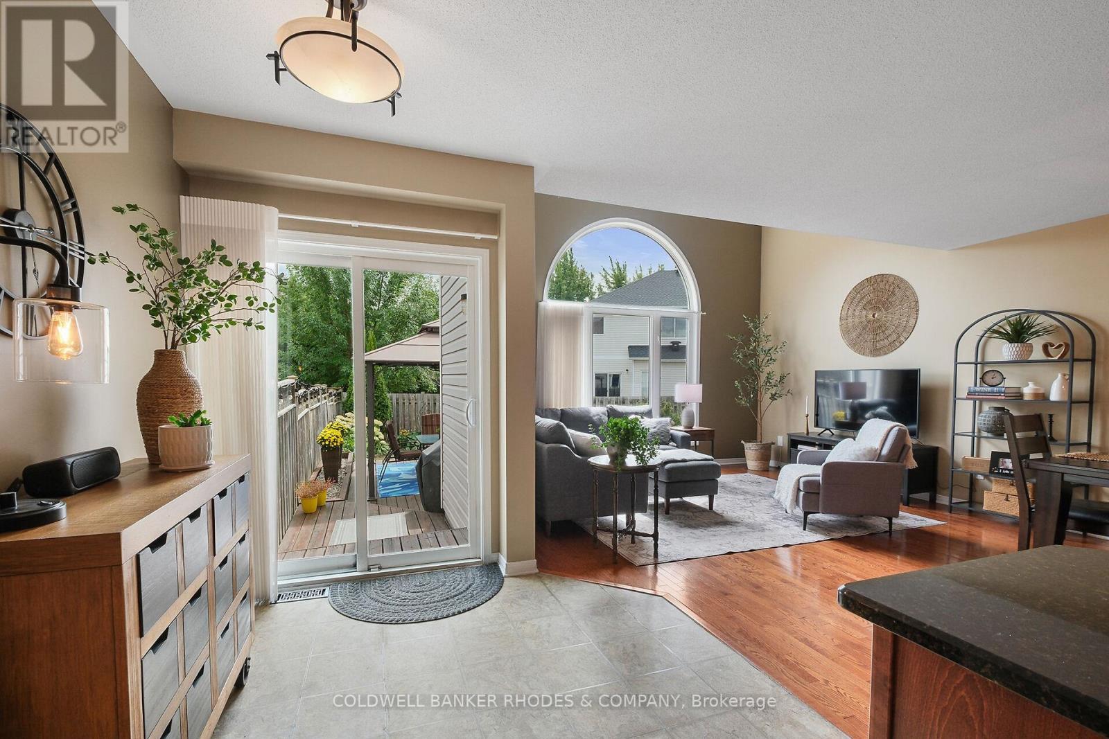 175 Destiny Private, Ottawa, ON - Indoor Photo Showing Living Room