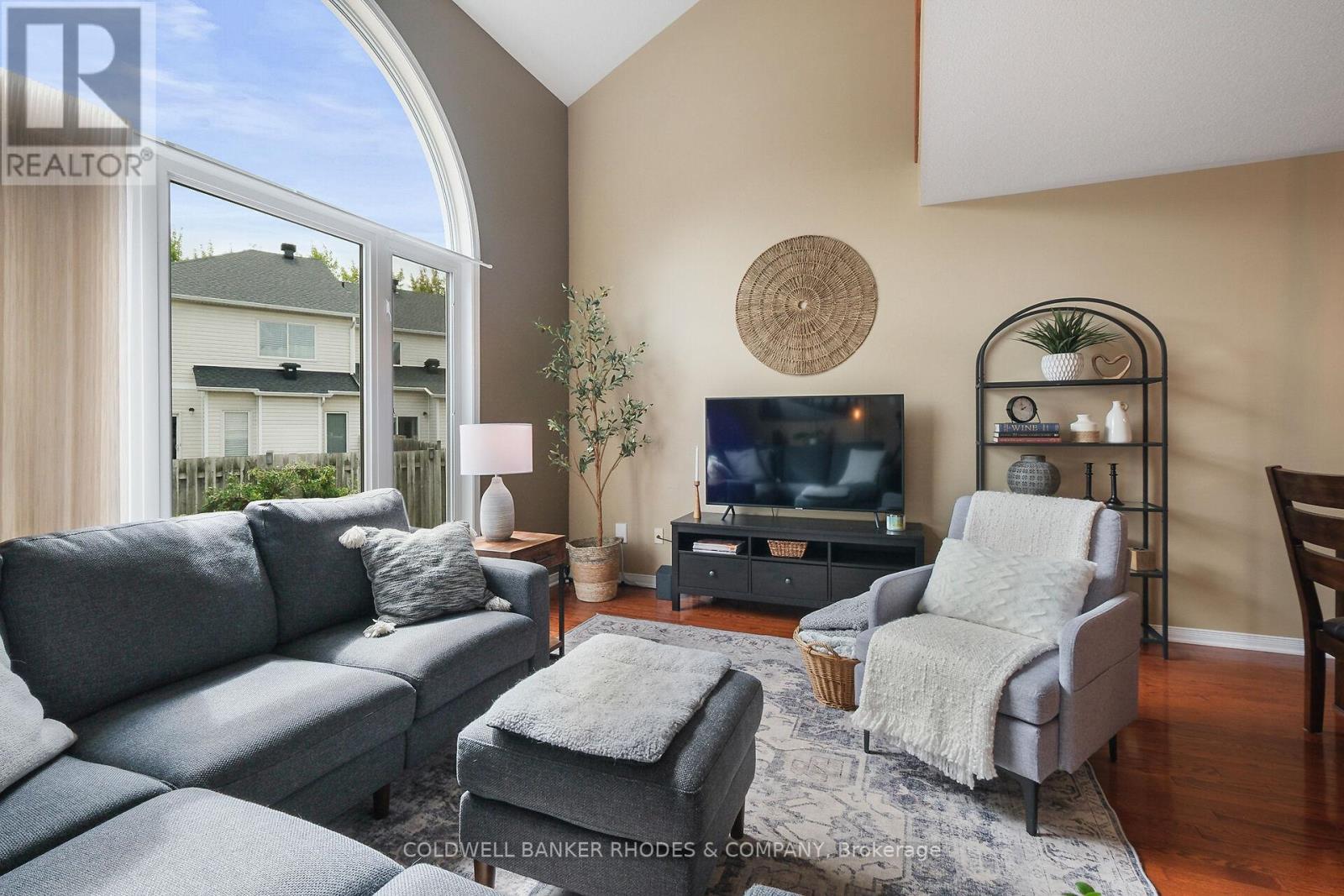 175 Destiny Private, Ottawa, ON - Indoor Photo Showing Living Room