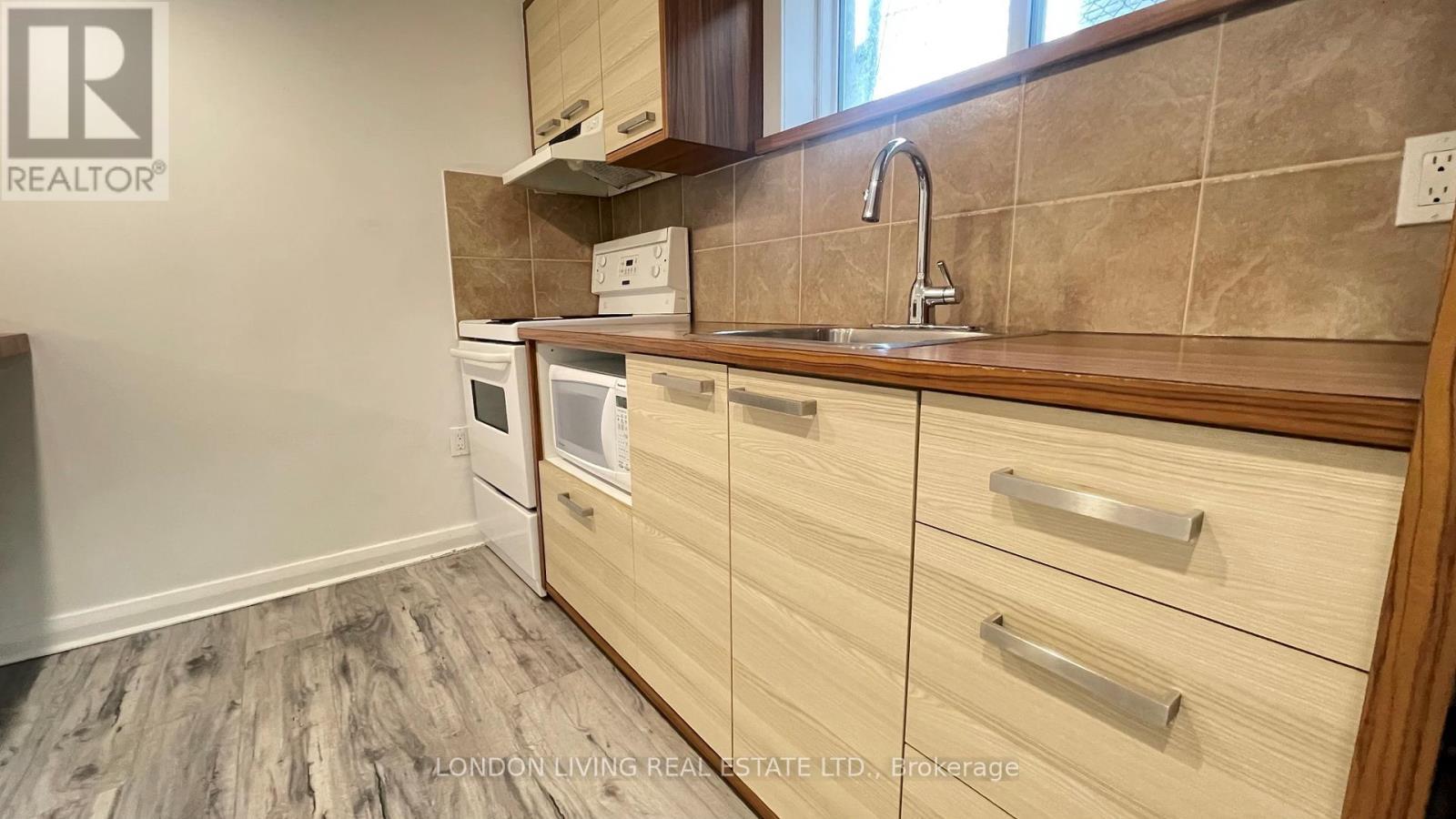 183 Cambridge Street, London North (North N), ON - Indoor Photo Showing Kitchen