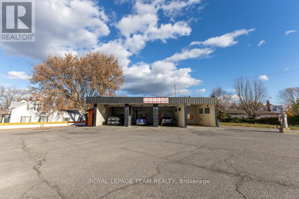 Check this out - 12 Elgin Street E, Arnprior, ON