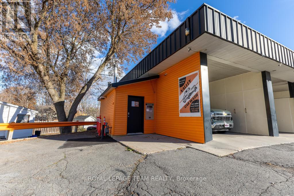 Well maintained, solid construction - 12 Elgin Street E, Arnprior, ON