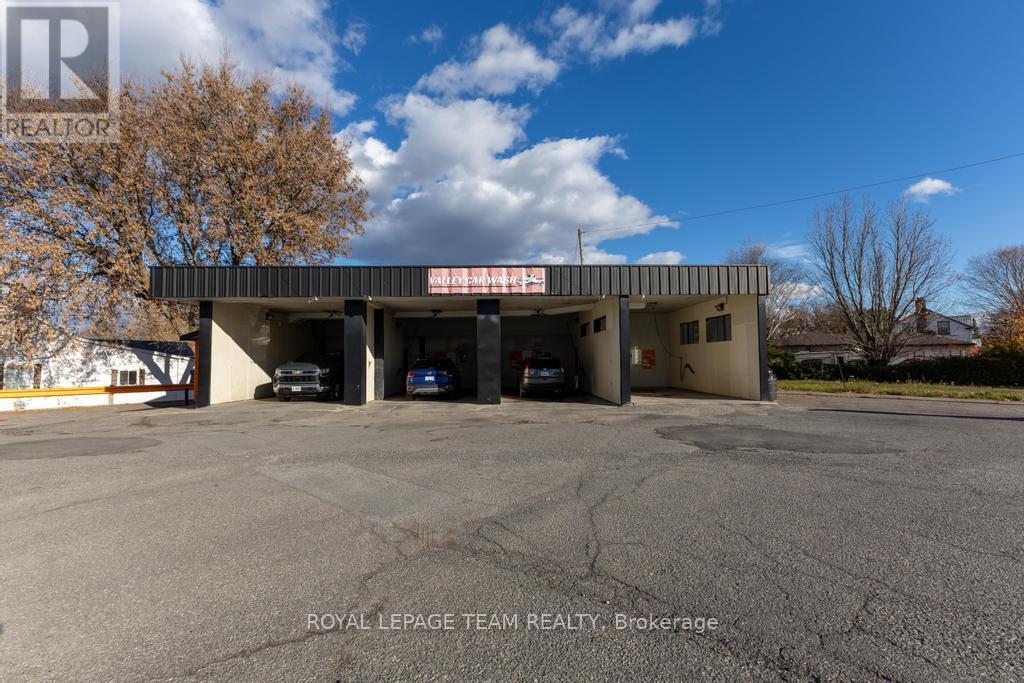 Four Bays - 12 Elgin Street E, Arnprior, ON