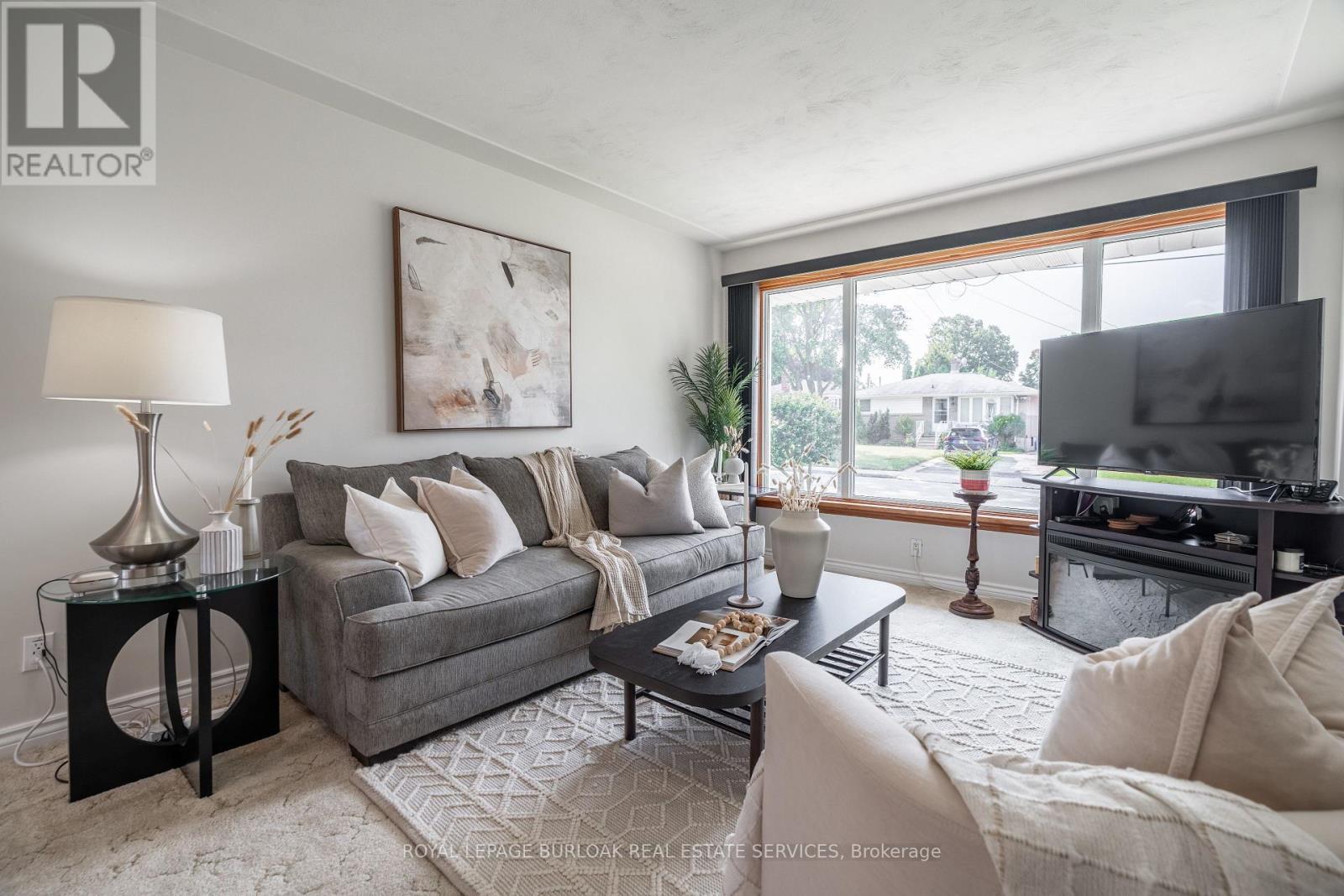 7 Kenwood Crescent, Hamilton, ON - Indoor Photo Showing Living Room