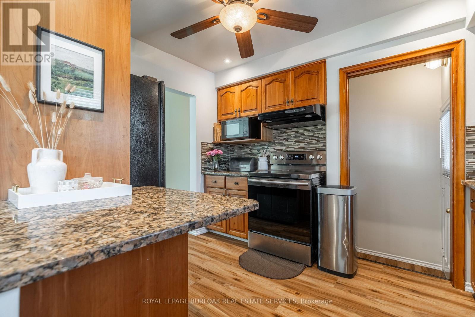 7 Kenwood Crescent, Hamilton, ON - Indoor Photo Showing Kitchen