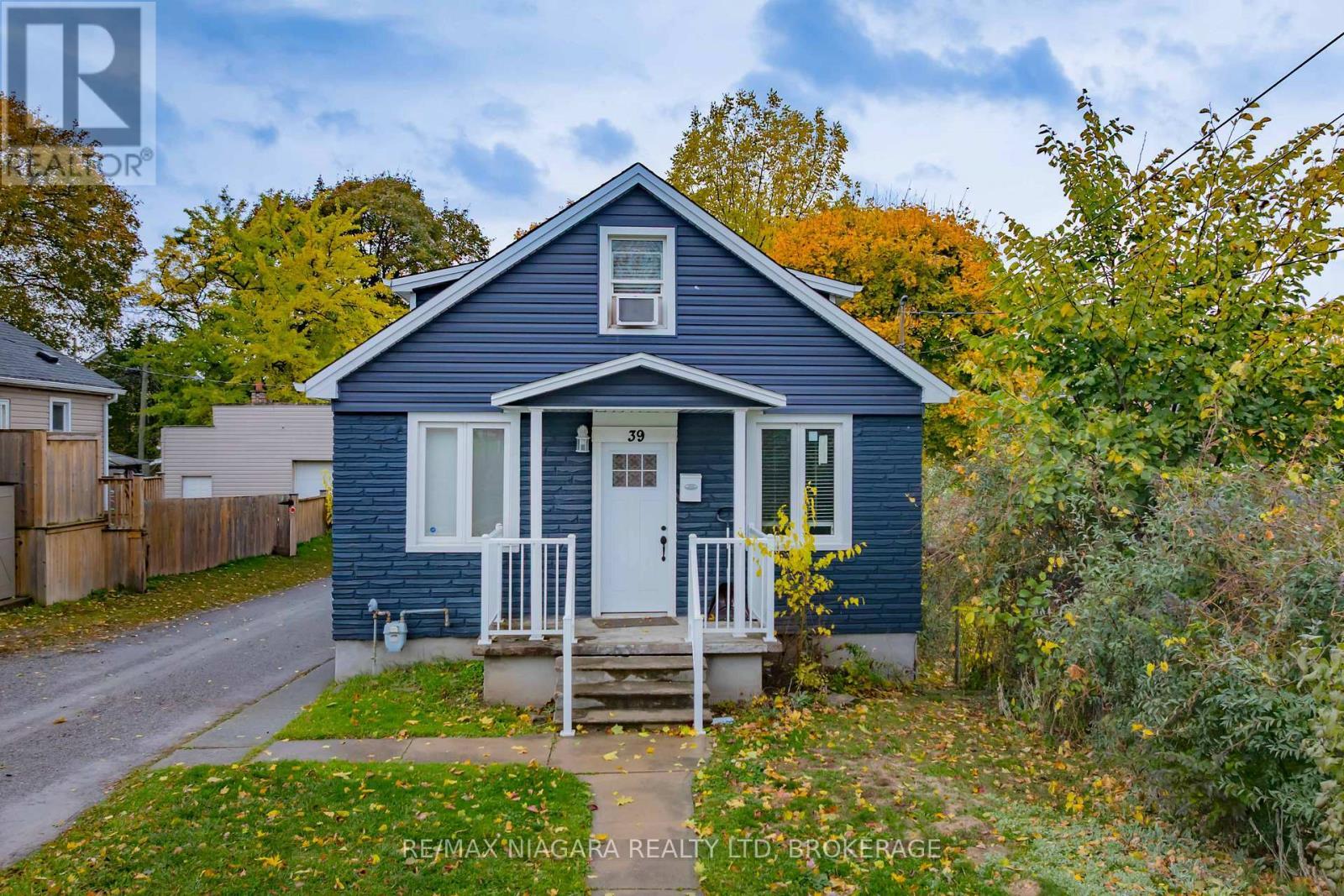 Upper - 39 Carleton Street N, Thorold (Thorold Downtown), ON - Outdoor