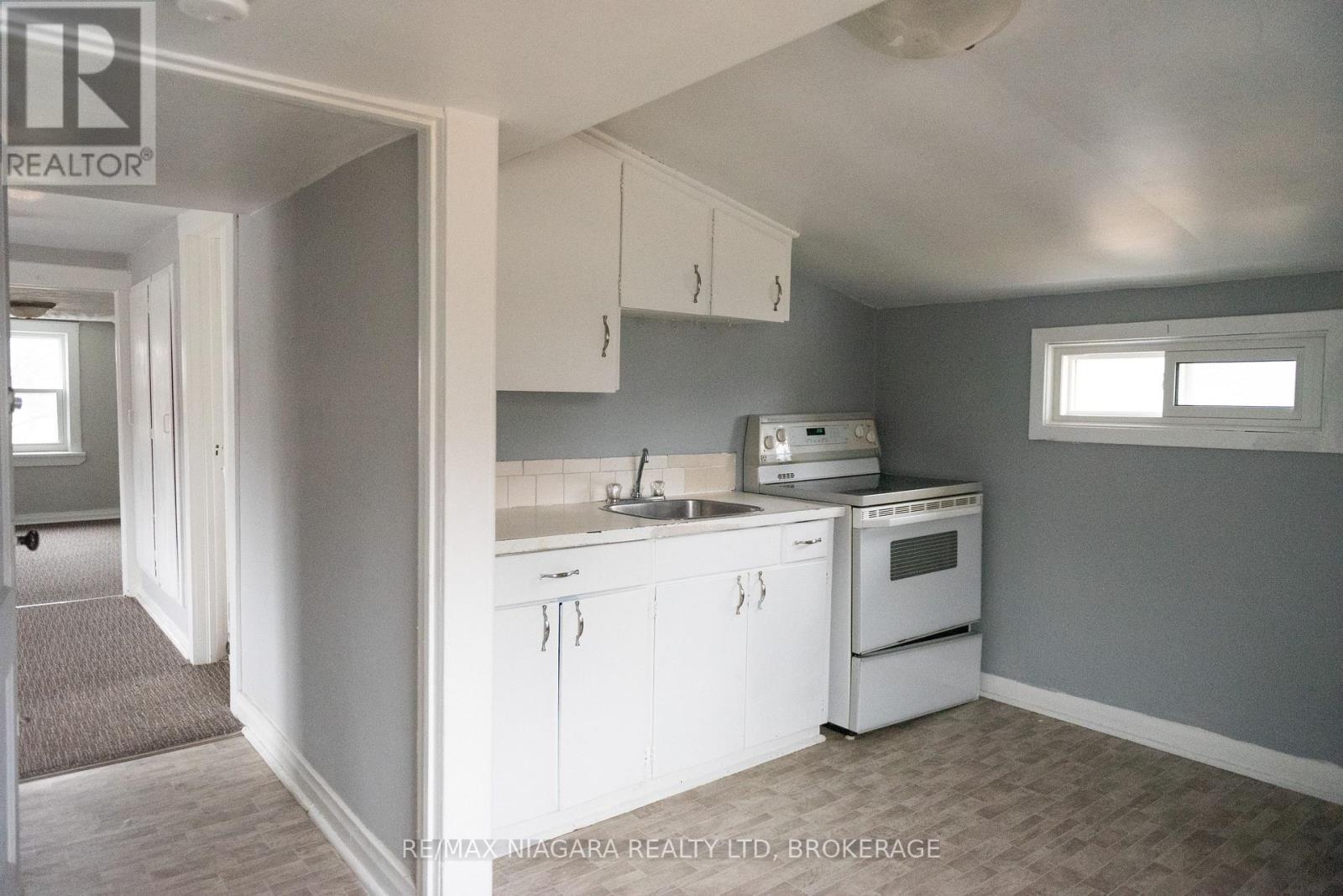Upper - 39 Carleton Street N, Thorold (Thorold Downtown), ON - Indoor Photo Showing Kitchen