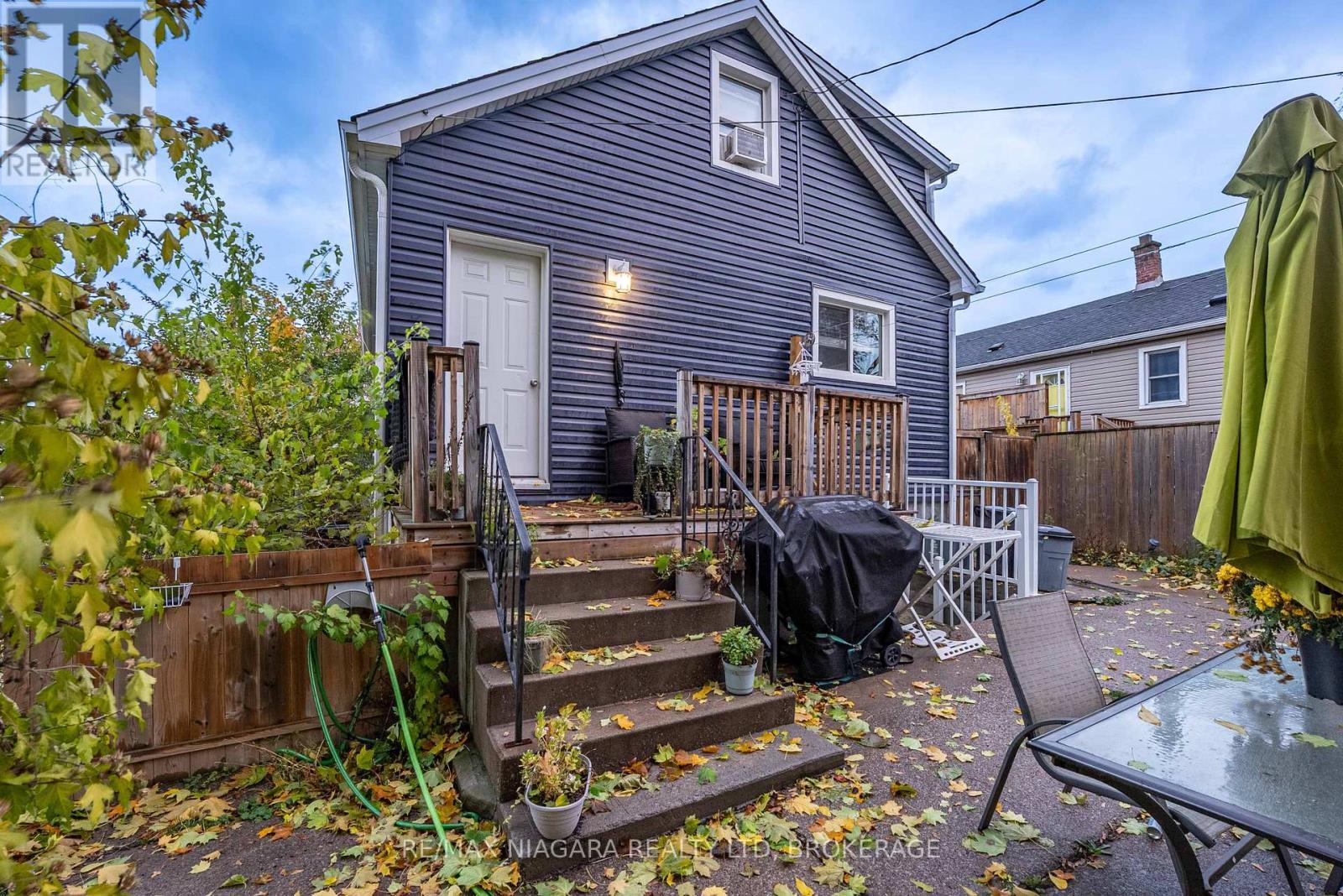 Upper - 39 Carleton Street N, Thorold (Thorold Downtown), ON - Outdoor