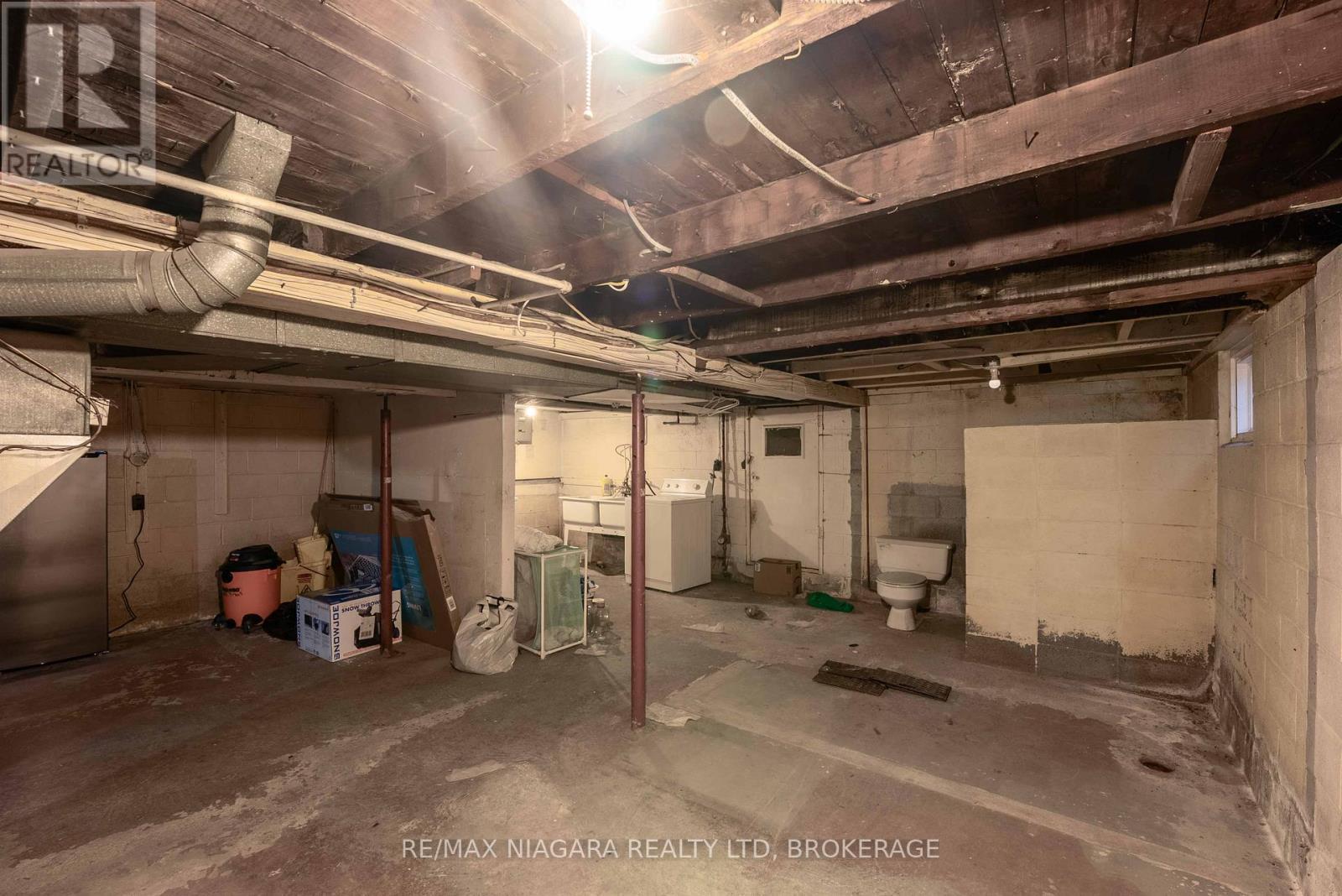 Upper - 39 Carleton Street N, Thorold (Thorold Downtown), ON - Indoor Photo Showing Basement