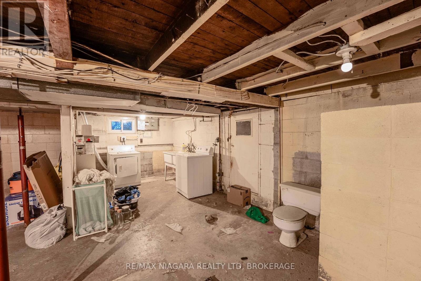 Upper - 39 Carleton Street N, Thorold (Thorold Downtown), ON - Indoor Photo Showing Basement