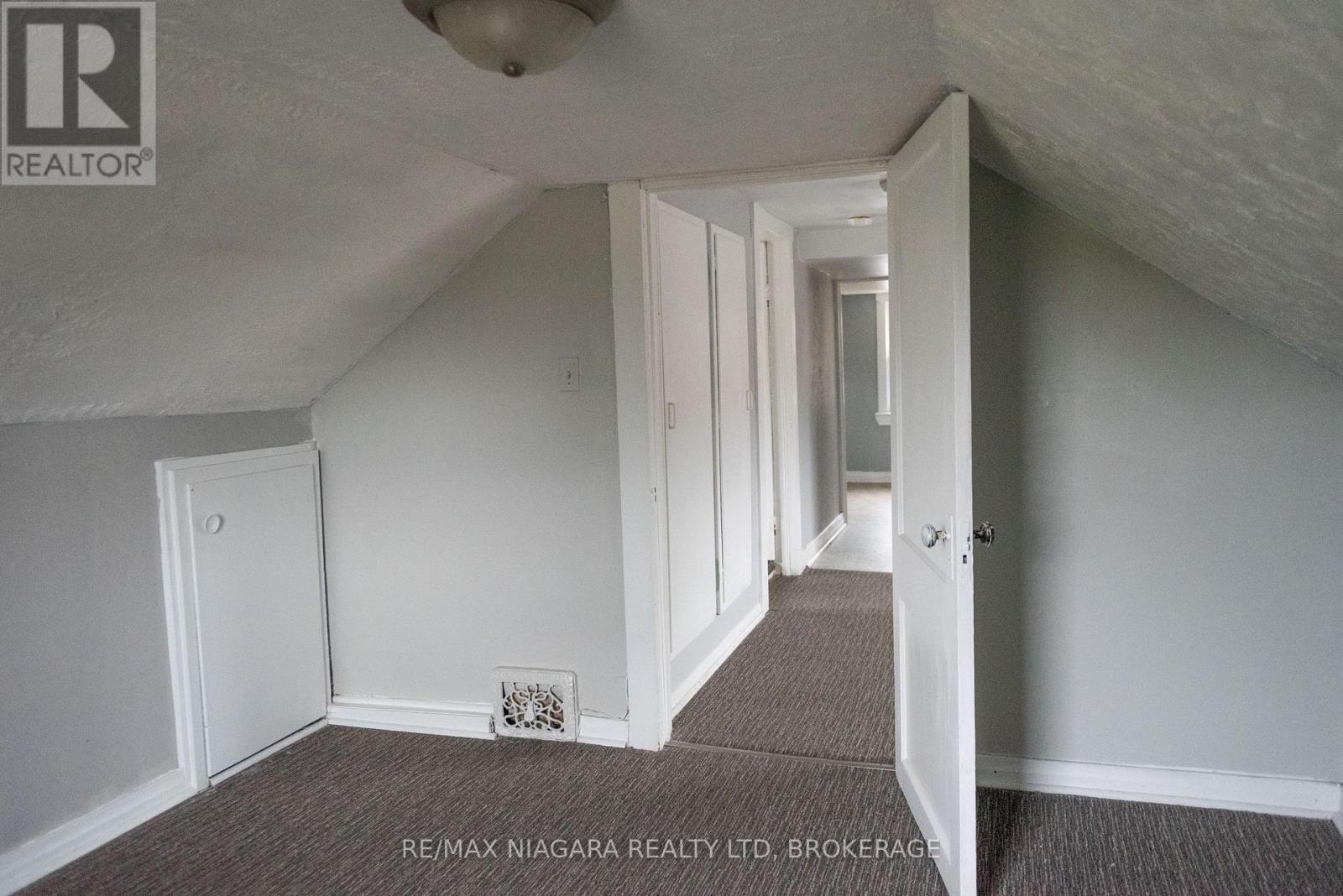 Upper - 39 Carleton Street N, Thorold (Thorold Downtown), ON - Indoor Photo Showing Other Room