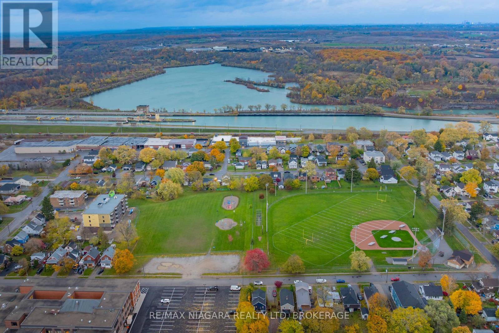 Upper - 39 Carleton Street N, Thorold (Thorold Downtown), ON - Outdoor With Body Of Water With View