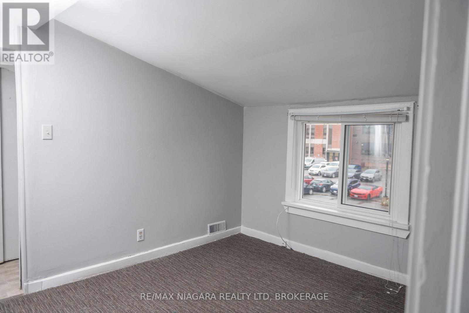 Upper - 39 Carleton Street N, Thorold (Thorold Downtown), ON - Indoor Photo Showing Other Room