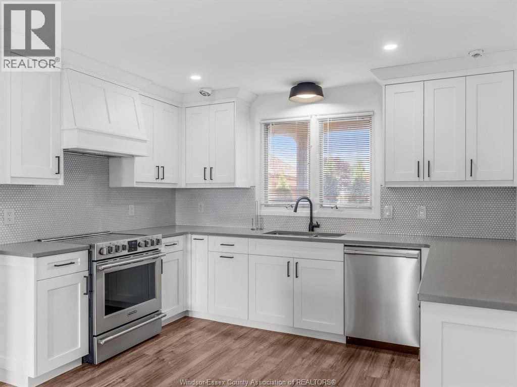 13050 Riverside Drive East, Tecumseh, ON - Indoor Photo Showing Kitchen With Upgraded Kitchen