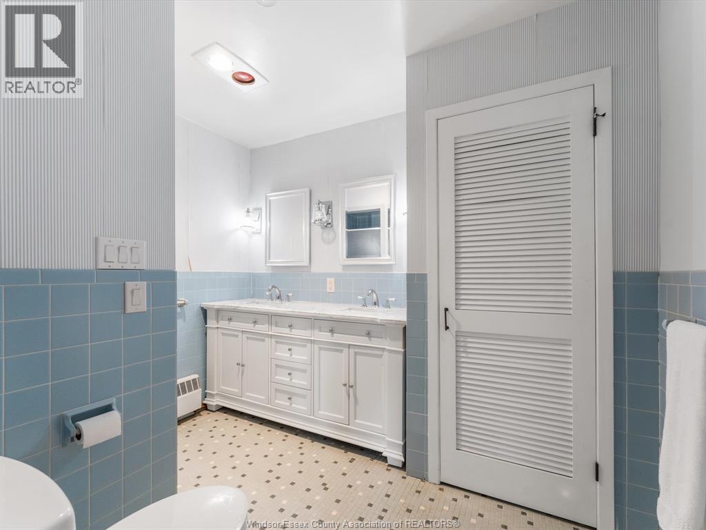 13050 Riverside Drive East, Tecumseh, ON - Indoor Photo Showing Bathroom