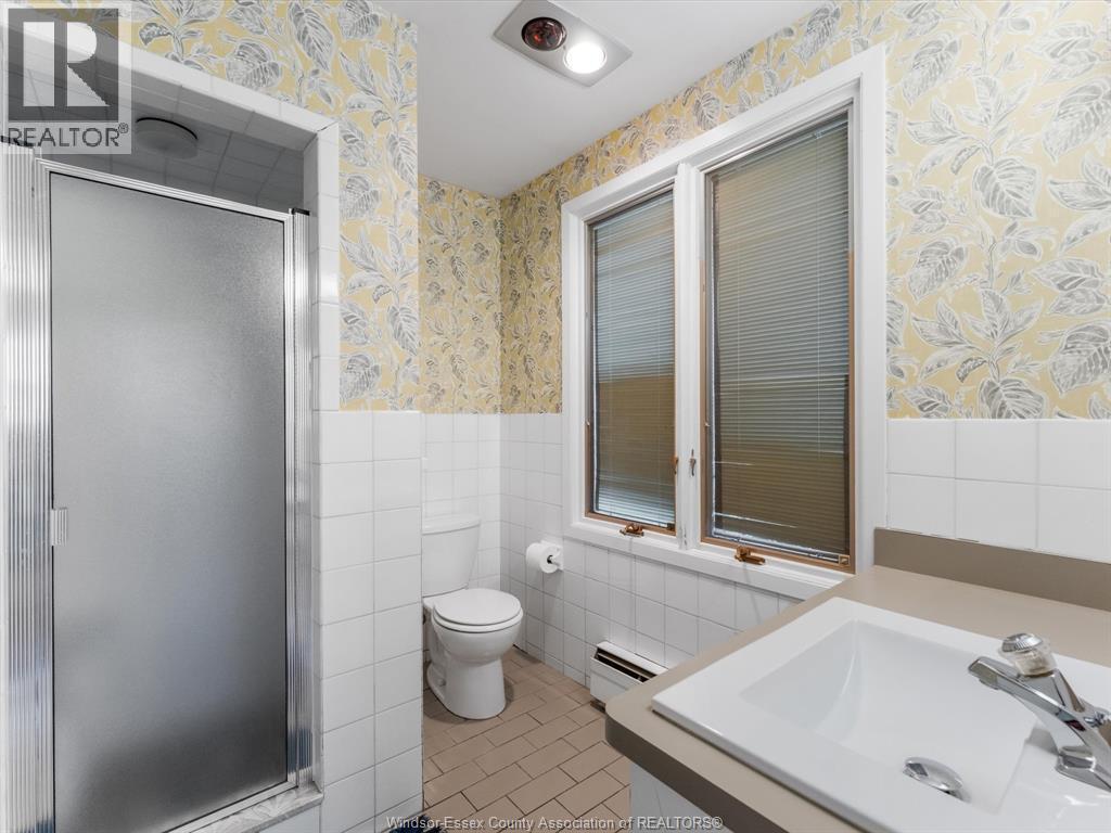 13050 Riverside Drive East, Tecumseh, ON - Indoor Photo Showing Bathroom