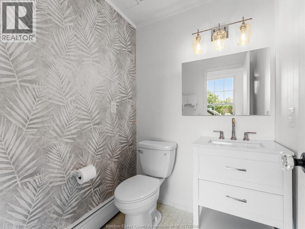 13050 Riverside Drive East, Tecumseh, ON - Indoor Photo Showing Bathroom