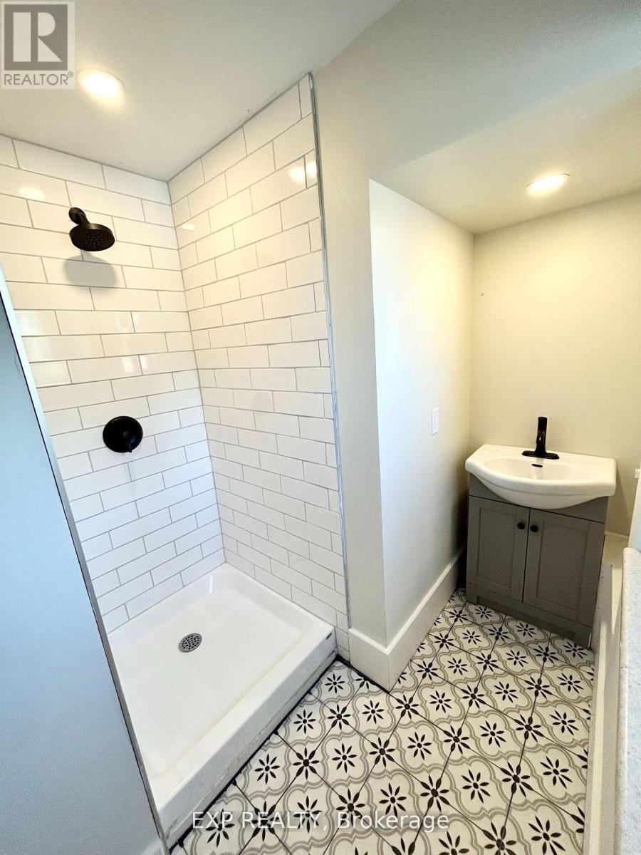 2 - 316 Front Street, Belleville (Belleville Ward), ON - Indoor Photo Showing Bathroom